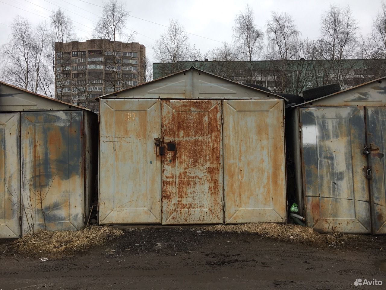 Гараж спб. Гаражи Санкт-Петербург. Гаражи СПБ. Разобранные металлические гаражи СПБ. Гаражные в СПБ.