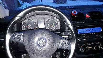 Volkswagen Jetta 1.6 AT, 2010, седан