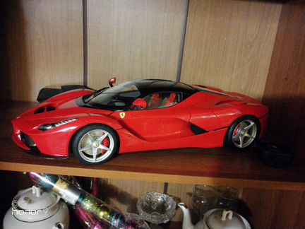 Модель la Ferrari 1:8