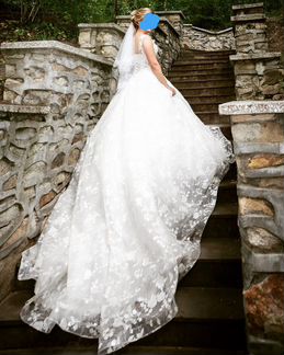 Шикарное Свадебное платье со шлейфом