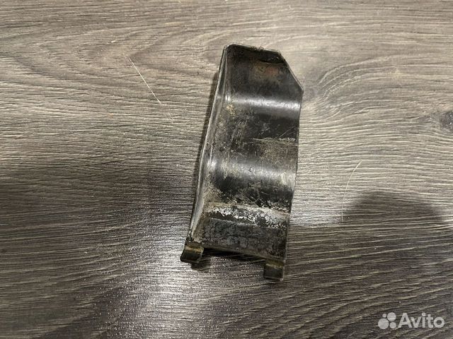 Пластик в багажник под домкрат w124