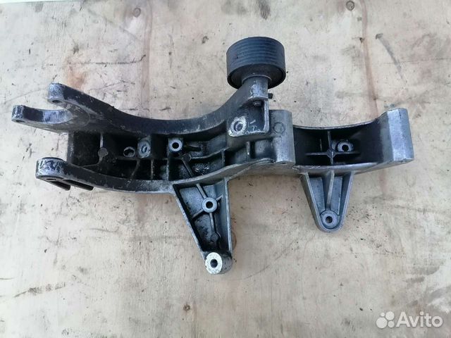 Кронштейн генератора VW Touareg 3.2