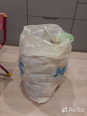 Мешок игрушек из шоколадных яиц