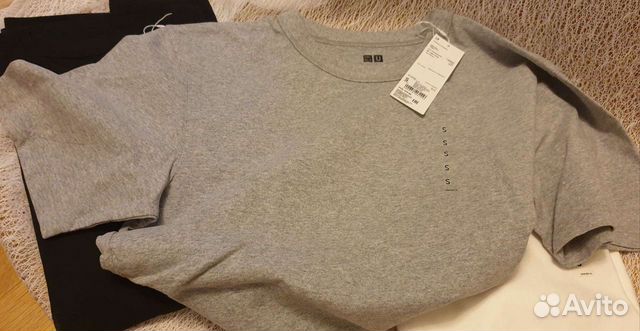 Uniqlo. 2 мужские майки S