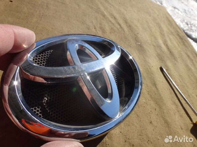 Камри эмблема передняя Camry V50 2015-2017