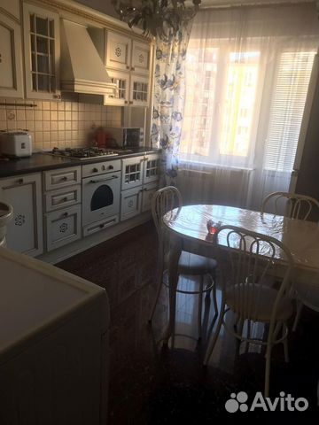 

2-к. квартира, 77 м², 8/10 эт.