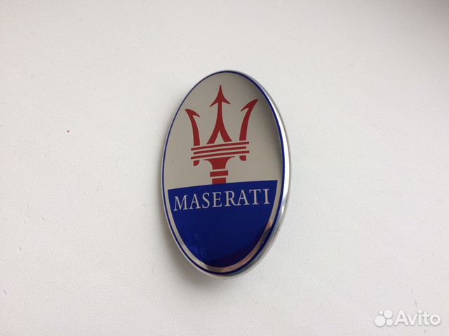 Передняя эмблема Maserati Quattroporte