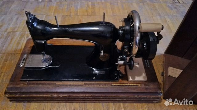 Швейная машинка 19 века Швейная машинка 19 века