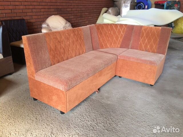 Кухонный угловой, со спальным местом