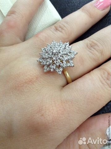 Золотое кольцо с бриллиантами Золотое кольцо с бриллиантами