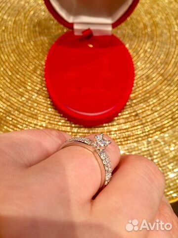 Серебряное кольцо с цирконами