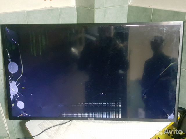 Телевизор самунг UE40J5200AU smart tv на запчасти
