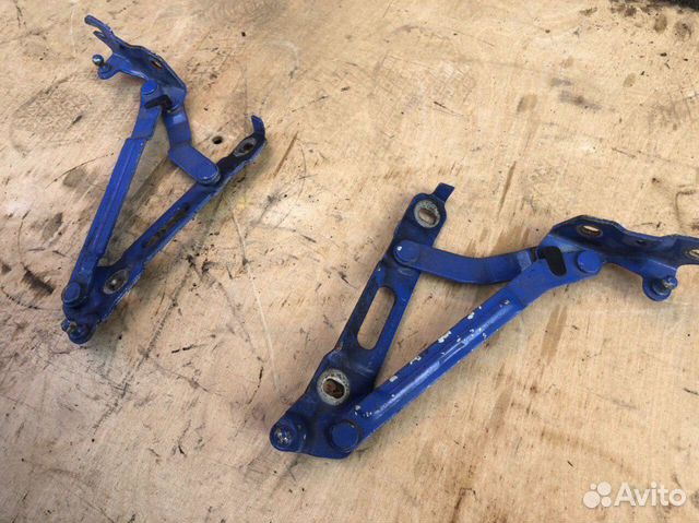 Петли крышки багажника Seat Cordoba 6K5827302 Петли крышки багажника Seat Cordoba 6K5827302