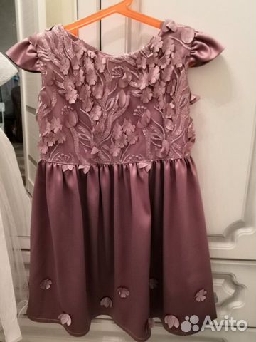 Платья