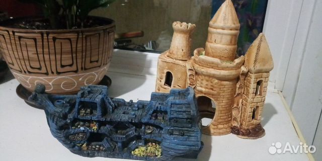 Корабль и замок для аквариума