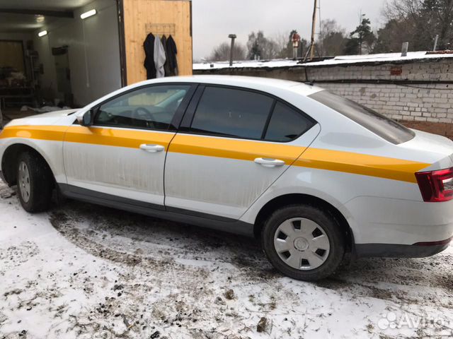 oklejka avto pod taksi snyatie plenki s