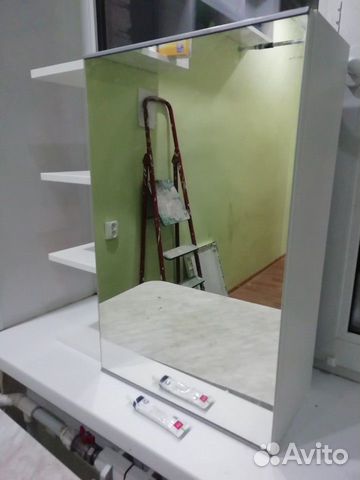 Зеркальный шкафчик с полками Икеа э
