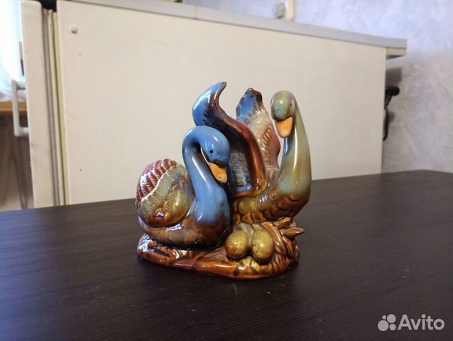 Фигурка лебедей