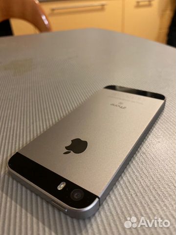 Телефон iPhone se Телефон iPhone se