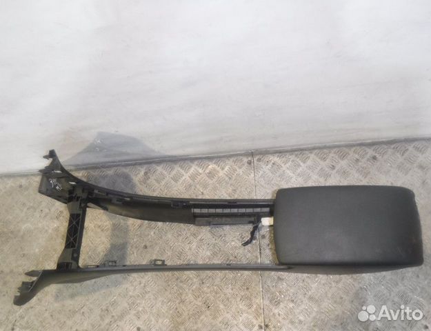 Mazda 3 BL Консоль с подлокотником