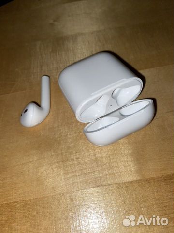 Airpods 1 (левый наушник и чехол)