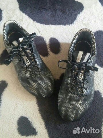 Футбольные бутсы adidas Футбольные бутсы adidas