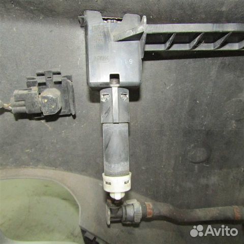 Форсунка омывателя фары левая Lexus IS 2006-2012 Форсунка омывателя фары левая Lexus IS 2006-2012