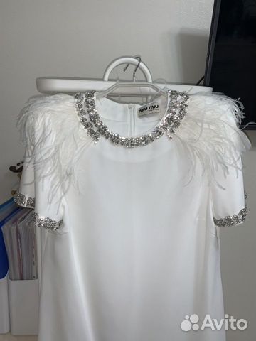 Платье с лебедиными перьями и камнями Swarovski на Платье с лебедиными перьями и камнями Swarovski на