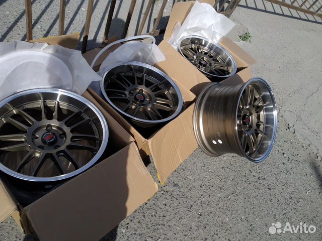 Rays RE30 / R18 / 10.5J С резиной Rays RE30 / R18 / 10.5J С резиной