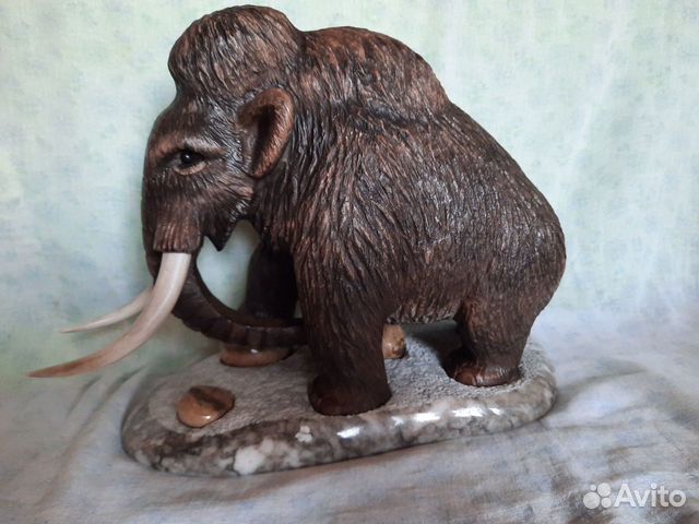 Резная каменная статуэтка Мамонт