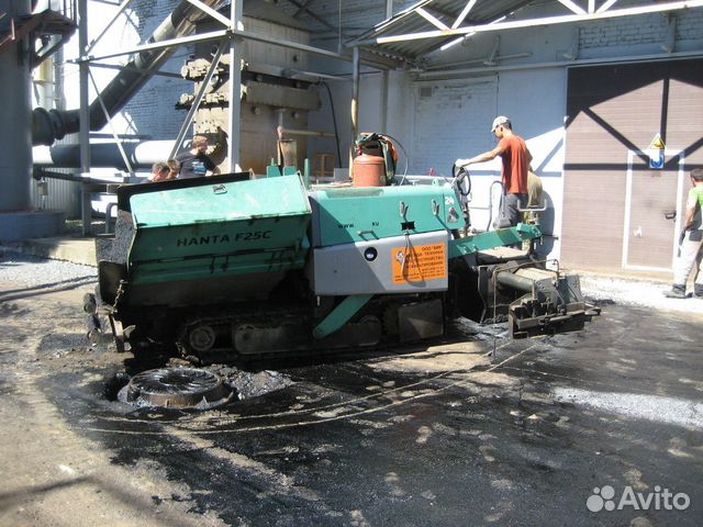 Аренда японского асфальтоукладчика