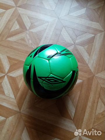 Мини-футбольный футзальный мяч umbro S5 Мини-футбольный футзальный мяч umbro S5