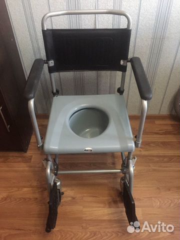Стул санитарный на колесах