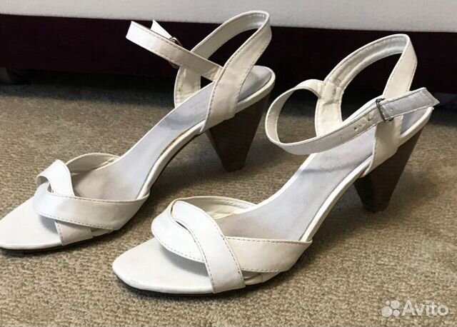 Босоножки белые, р.39 Босоножки белые, р.39
