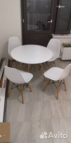Eames группа обедення (стол +4 стула) Eames группа обедення (стол +4 стула)