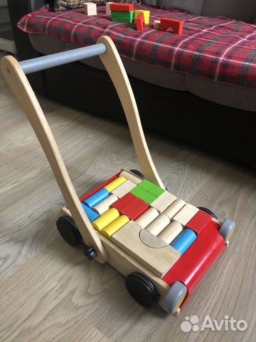 Тележка деревянная с кубиками plan toys