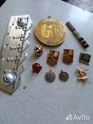 Значки, пуговицы, часы