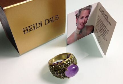 Кольцо Heidi Daus с аметистом и кристаллами