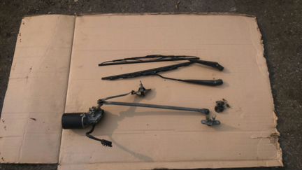 Трапеция дворников на Mercedes-Benz W123