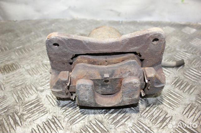 Суппорт передний правый Nissan Almera N15