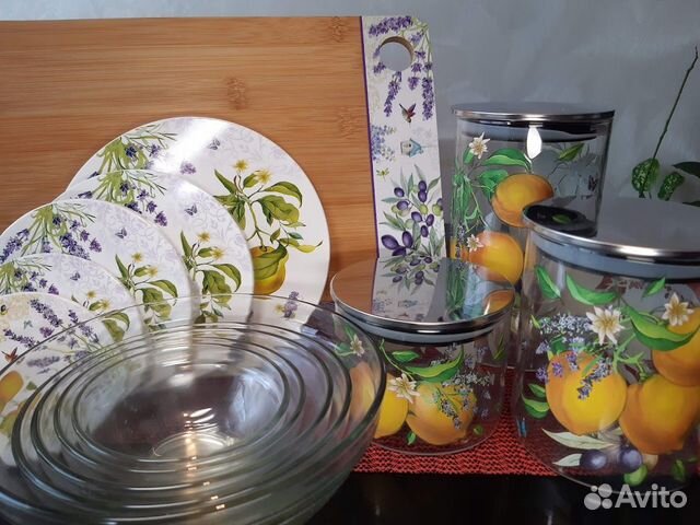 Емкости и доска дизайна 