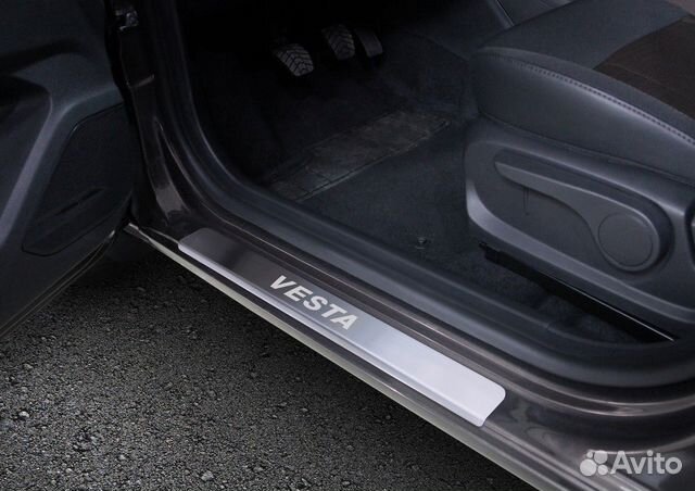 Накладки на пороги LADA