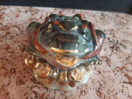 Статуэтка лягушка