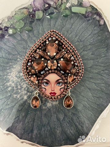 Брошь «Матрёшка» в бежевом,коричневом цвете