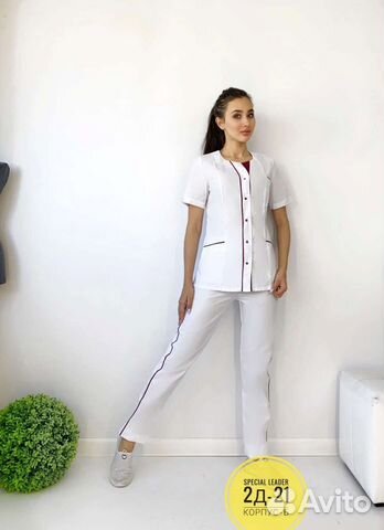 Женский медицинский костюм