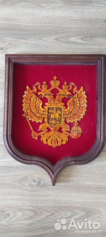 Герб из натурального янтаря