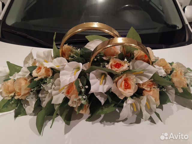 Свадебное украшение на машину