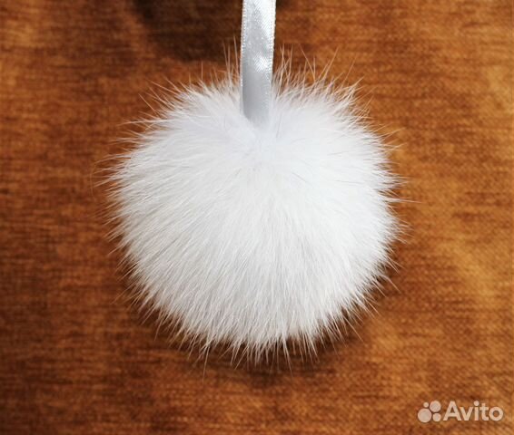 Помпоны из песца белые