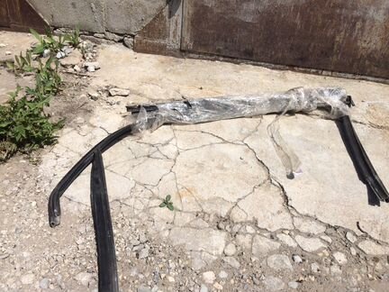 Продаю резинки двери вокруг стекла на пассат b6(ба