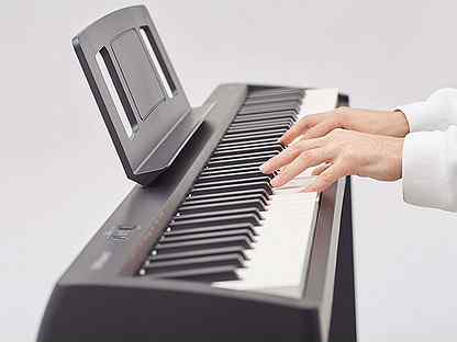 Цифровое пианино + комплект